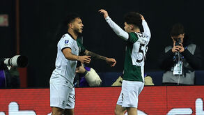 Luis Suárez celebra o golo