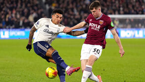 Igor Jesus (Nottingham Forest) e Oliver Scarles (West Ham) 