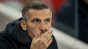 Gary O'Neil substitui Liam Rosenior como treinador do Estrasburgo