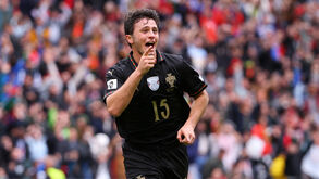 João Neves festeja com a camisola da Seleção Nacional