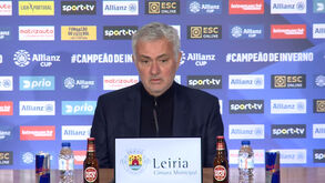 Mourinho: «Quem joga tão mal na primeira parte merece perder»