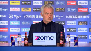 José Mourinho diz que quer conversar com a equipa: «No balneário foi um monólogo e isso a mim não me entra»