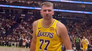 Doncic foi insultado por adepto e 'calou-o' com um triplo: «O que é que disseste, filho da p...?»