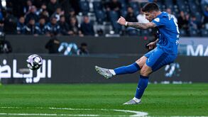 Rúben Neves marcou golaço de fora de área 