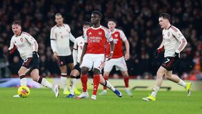 Jogo entre Arsenal e Liverpool em Londres
