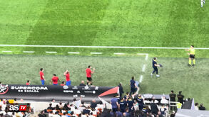 O momento de tensão entre Simeone e Vini