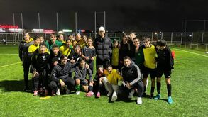 Richard Ríos visita treino do Estrela Afonsoeirense em Montijo