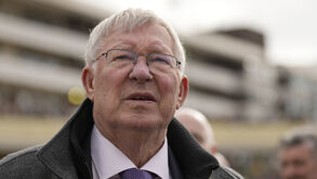 Presença de Alex Ferguson no Man. United irrita Roy Keane