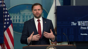 «Que jovem mãe decide atirar o carro para a frente de agentes do ICE?»: JD Vance critica atuação de mulher morta pelo ICE