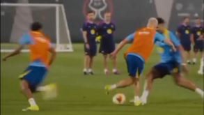 A 'maldade' que Dani Olmo que fez a Ronald Araújo no treino do Barcelona