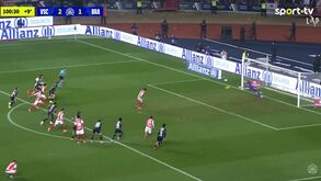 Charles monumental: o momento em que o guardião do V. Guimarães defende o penálti de Zalazar nos descontos