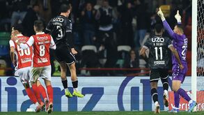 Charles foi heróis ao defender um penálti nos descontos