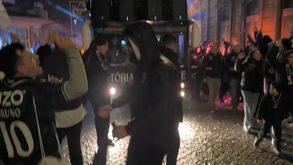 Loucura na chegada do Vitória a Guimarães: a festa com os adeptos nas ruas da cidade