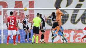 Guardião Gabriel Baptista foi à frente fazer a assistência para o 3-3
