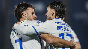 Jogadores do Feirense a festejar