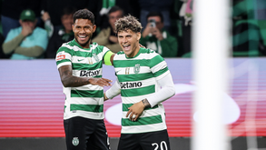 Matheus Reis e Maxi Araújo festejam após golo