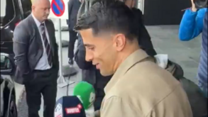 João Cancelo já está em Barcelona: as imagens da chegada do português