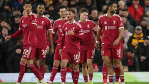 Liverpool avança na Taça da Inglaterra após vitória sobre o Barnsley