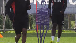 Benfica fecha preparação para o clássico: as imagens do último treino antes da viagem para o Porto