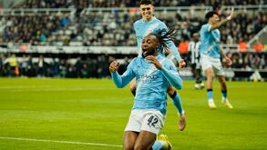 Jogo entre Newcastle e Manchester City pela Taça da Liga inglesa