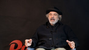 Manuel João Vieira propõe novo desporto: «O futebol-snooker joga-se numa mesa do tamanho de um campo de futebol»