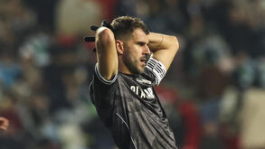 Jogador parece desapontado num jogo