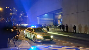 Entre os insultos ao apoio ao FC Porto: assim foi a chegada do autocarro do Benfica ao Dragão