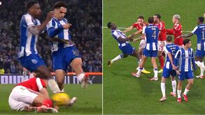 Enorme confusão no FC Porto-Benfica: Dedic e Samu no 'olho do furacão' e até Farioli teve de acalmar