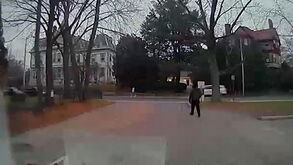 Novas imagens mostram Cláudio Valente a sair da Universidade de Brown após matar dois estudantes 