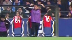 Gonçalo Oliveira danificou banco de suplentes do Dragão