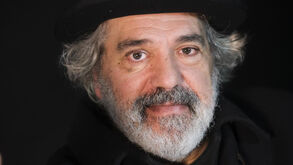 Manuel João Vieira abre o livro em entrevista a Record