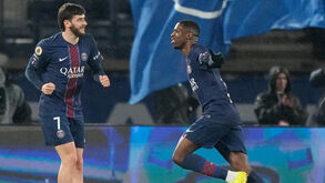 Jogadores do PSG festejam frente ao Lille