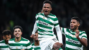 Jogadores do Sporting festejam frente ao Casa Pia