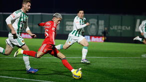 Jogo da Liga Betclic: Rio Ave e Benfica disputam a posse de bola