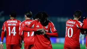 Futebolistas do Benfica em campo durante jogo da Liga Betclic