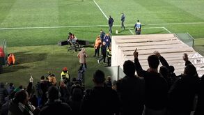 José Mourinho 'mirou' adeptos do Rio Ave após provocações... e depois voltou ao relvado