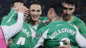 Jogadores do Betis celebram vitória contra o Villarreal