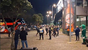 Rui Costa e Mourinho deram sinal de união logo à chegada a Vila do Conde