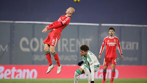 Aursnes recuou no terreno e foi o melhor elemento do Benfica frente ao Rio Ave