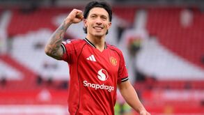 Lisandro Martínez celebra vitória frente ao Man. City