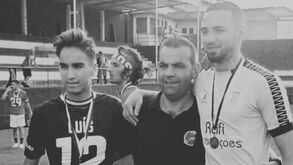 Raúl Vieira (ao centro) morreu enquanto fazia segurança do Marinhas-Celeirós