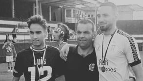 Raúl Vieira (ao centro) morreu enquanto fazia segurança do Marinhas-Celeirós