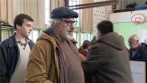 Manuel João Vieira foi o último candidato presidencial a votar: «Às vezes faço um-dó-li-tá...» 