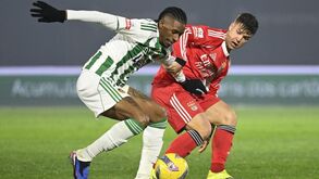 André Luiz frente ao Benfica