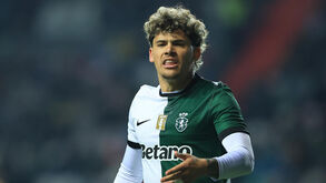 Maxi Araújo rende Luís Guilherme no onze do Sporting frente ao PSG