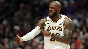 LeBron fora do cinco inicial do All-Star pela primeira vez em  22 anos