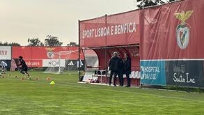 Mourinho e Mário Branco à conversa no treino do Benfica