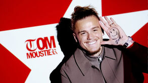 Tom Moustier oficializado pelo E. Amadora