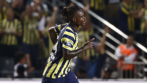 Lincoln com a camisola do Fenerbahçe