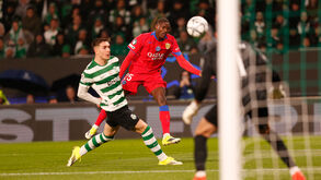 Jogo de futebol entre o Sporting e o Paris Saint-Germain